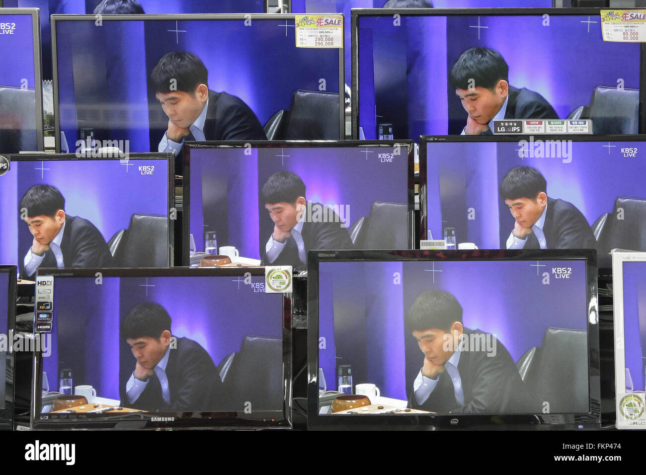 Seoul, South Korea. 9th Mar, 2016. Go Fans watch a TV screen showing the live broadcast of the Google DeepMind Challenge Match at Yongsan Electronic Technology Land. Google's artificial intelligence (AI) program AlphaGo beat top-class South Korean Go player Lee Se-dol in the ancient board game Go Wednesday as the self-learning machine stunned the world by taking the lead at the historic five-match man-versus-computer tournament. © Seung Il Ryu/ZUMA Wire/Alamy Live News Stock Photo