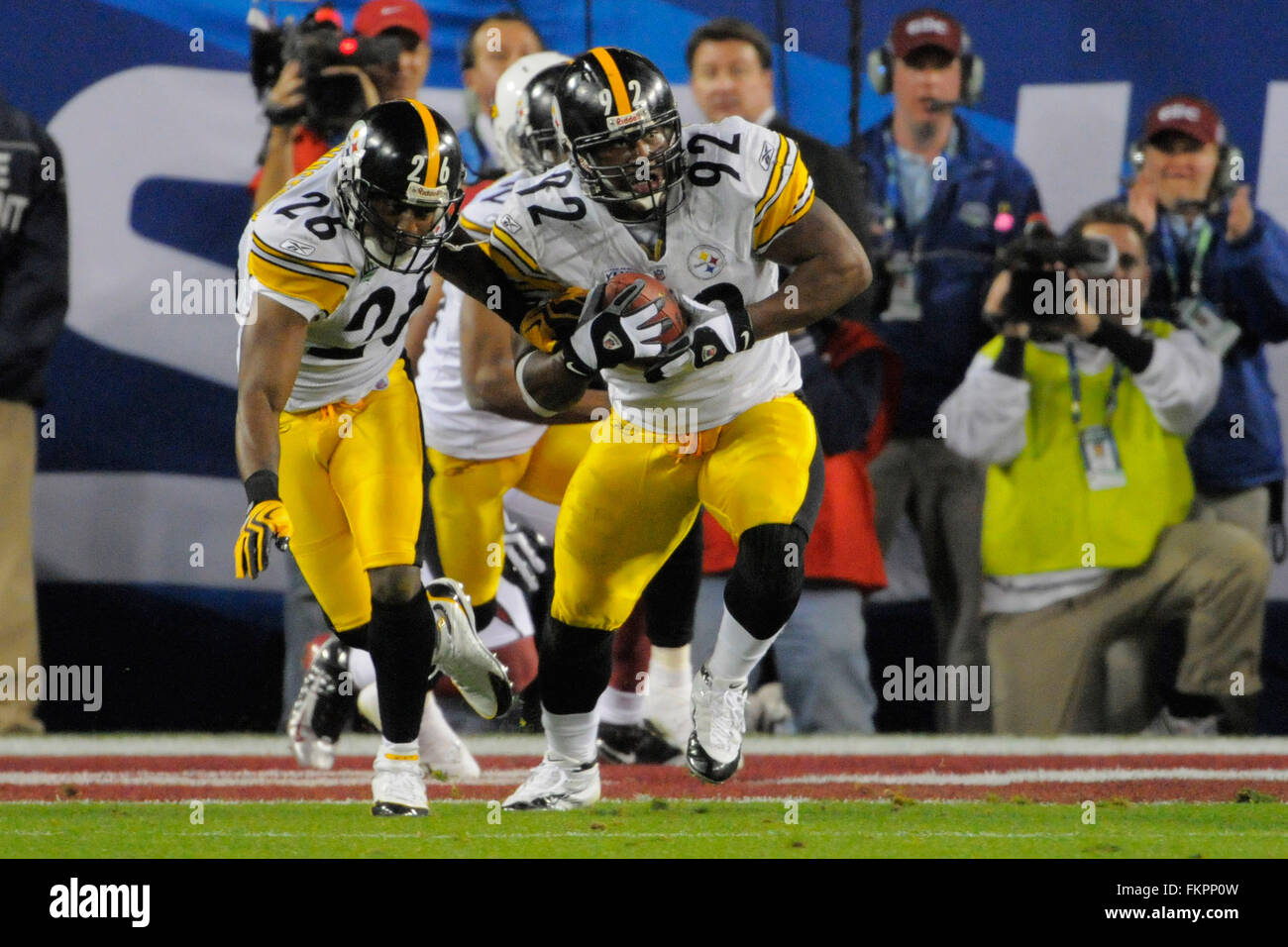 Pittsburgh steelers linebacker james harrison hi-res stock photography ...