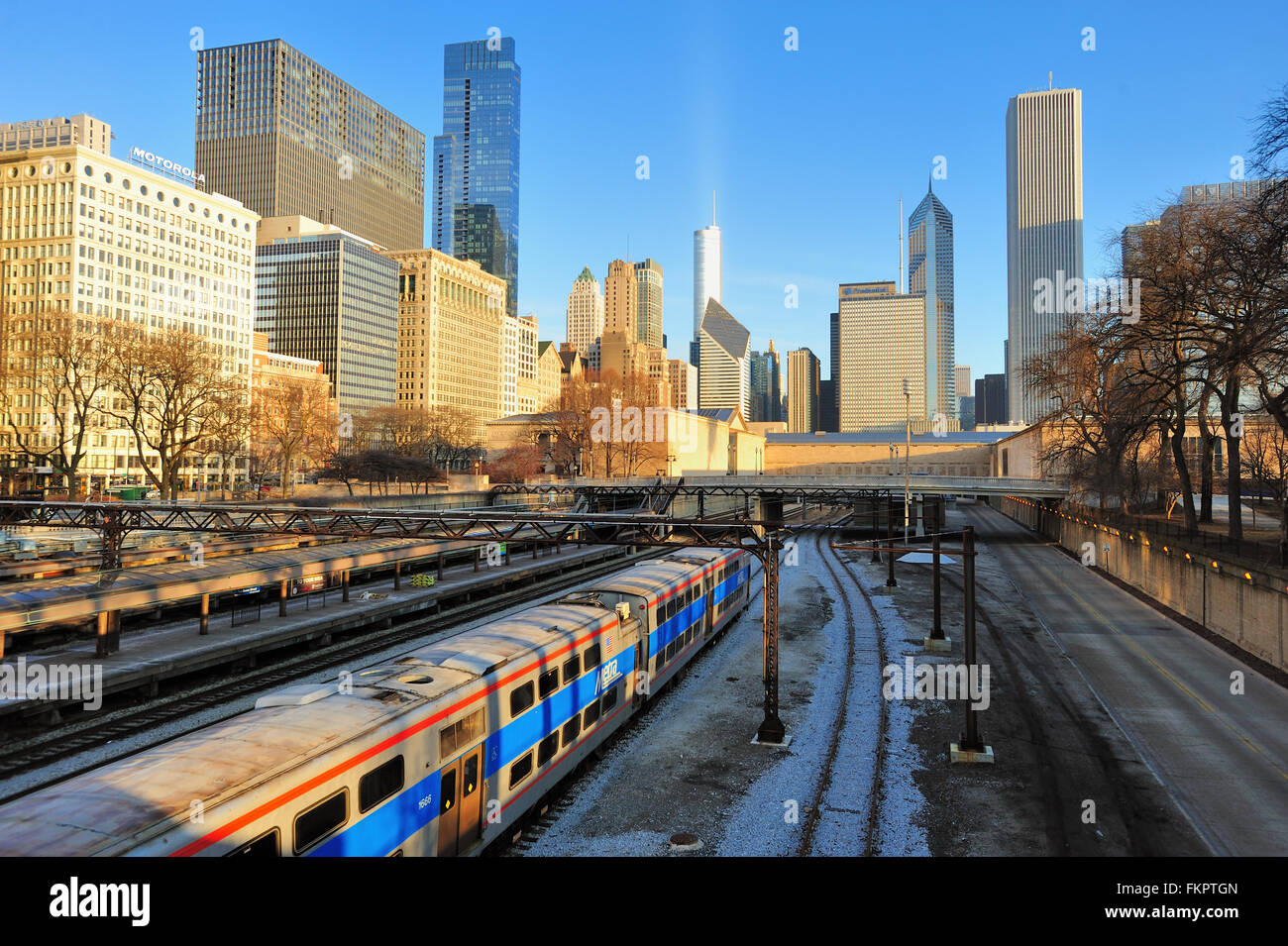 Commuter trains sit idle in Chicago along an electrified line that connects downtown with the south side, suburbs and Indiana. Chicago, Illinois, USA. Stock Photo