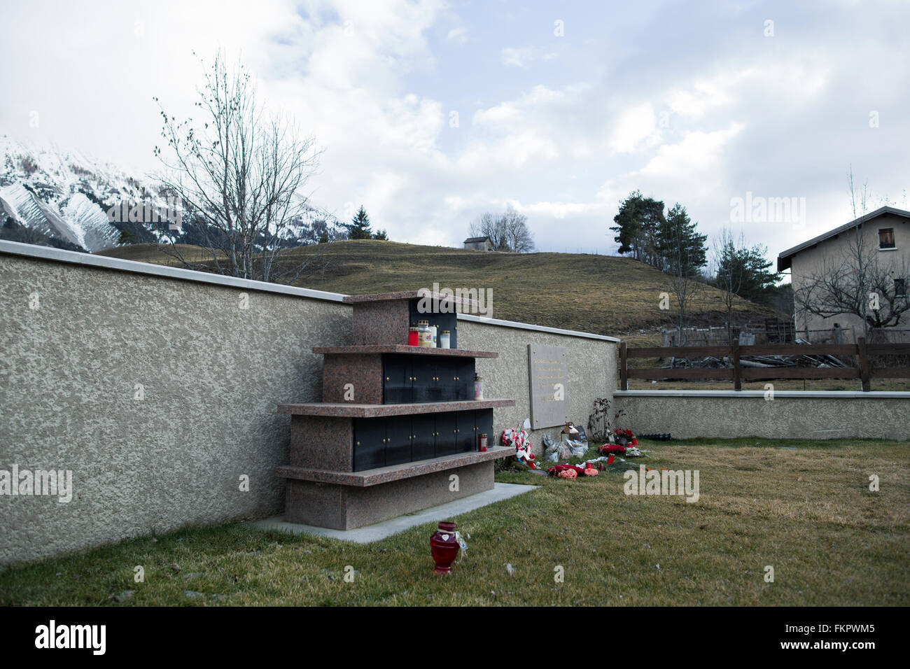 Le Vernet, France. 25th Feb, 2016. A view of the common grave for the victims of the airplane crash of Germanwings Flight 4U 9525 on the cemetery grounds in Le Vernet, France, 25 February 2016. Photo: Rolf Vennenbernd/dpa/Alamy Live News Stock Photo