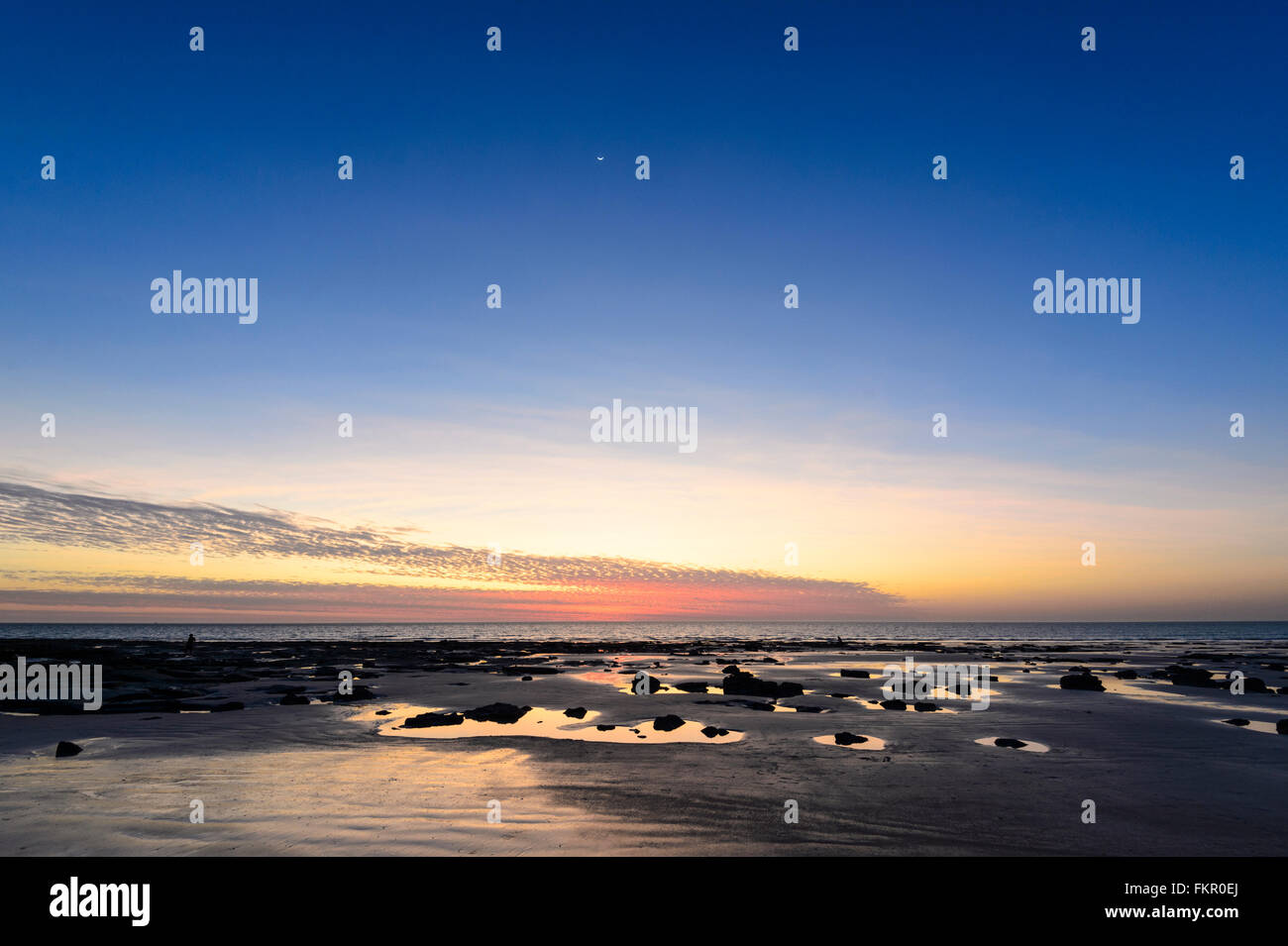 Australian sunset cable beach broome hires stock photography and
