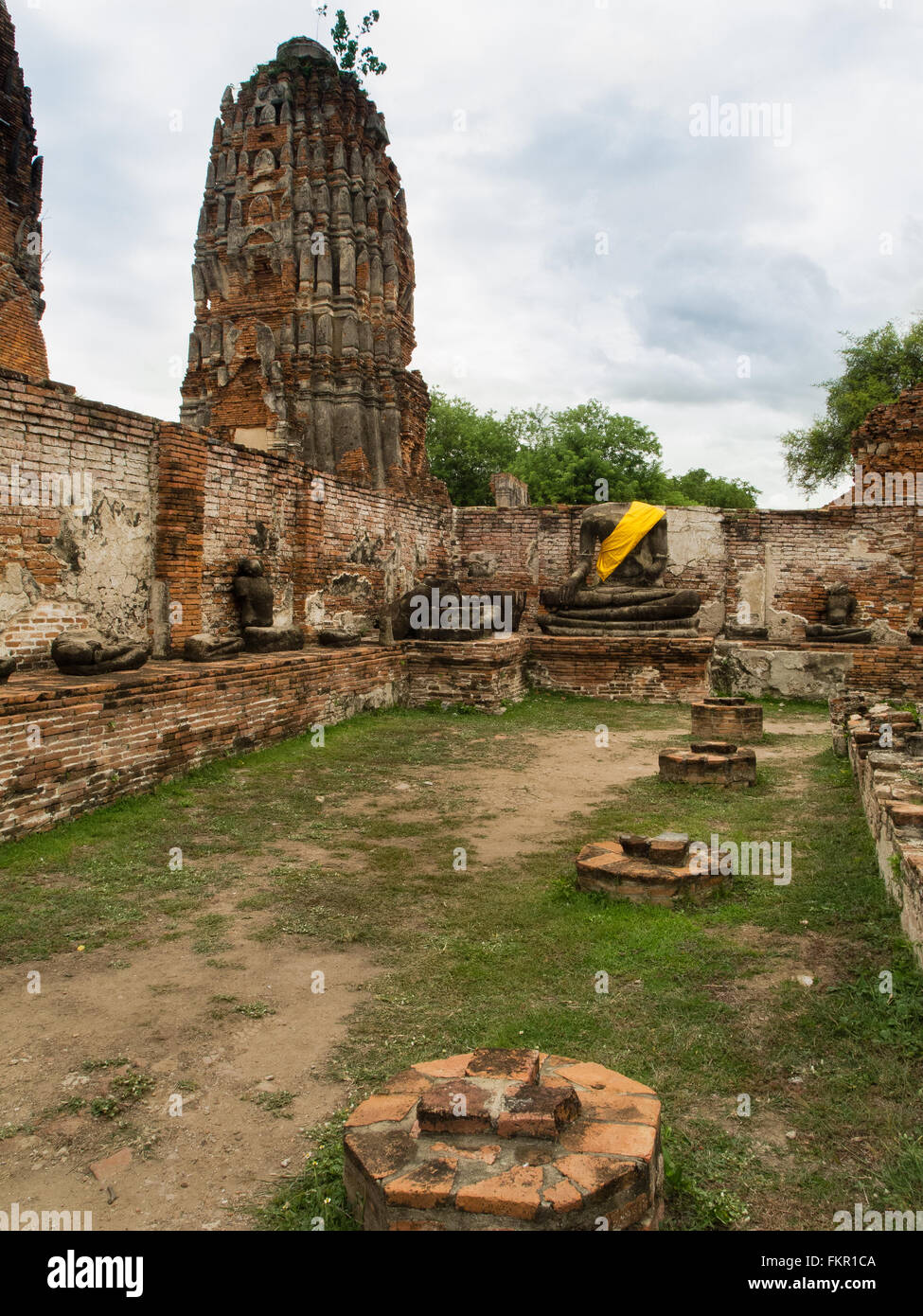 Temple buddha statue and ruins Wat Mahathat Ayutthaya Thailand Stock Photo