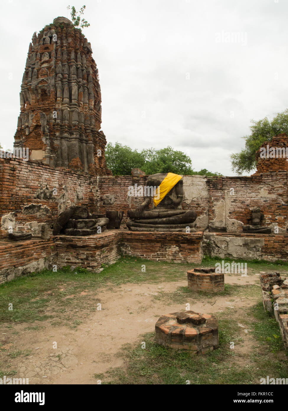 Temple buddha statue and ruins Wat Mahathat Ayutthaya Thailand Stock Photo