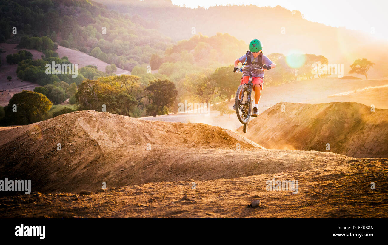 Dirt riding on bike jumping hi-res stock photography and images - Alamy
