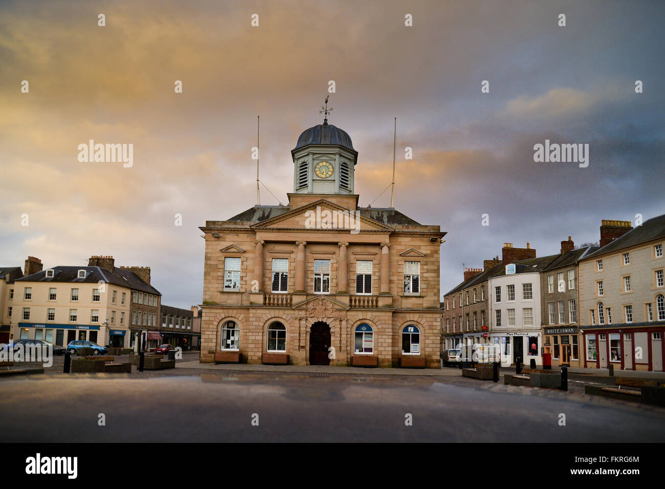 The Square and Town Hall, in the small Scottish town of Kelso in the Borderlands of Scotland and England. Stock Photo