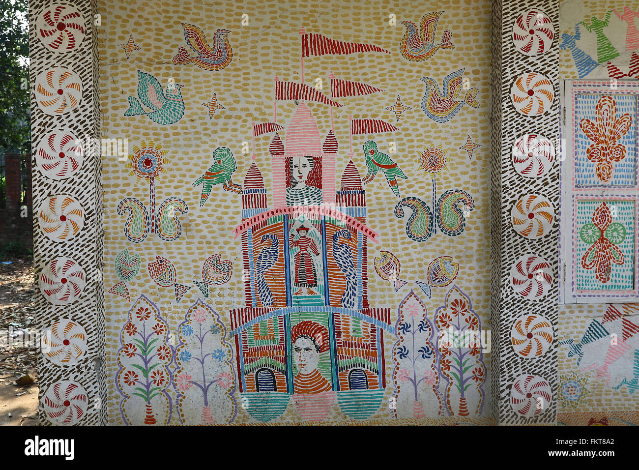 Dhaka 2016. Bangladeshi traditional wall art in Dhaka Stock Photo Alamy