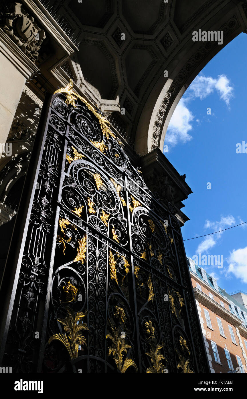 Burlington House gate at the entrance to the Royal Academy of Arts, Piccadilly, City of Westminster, London, England, UK Stock Photo
