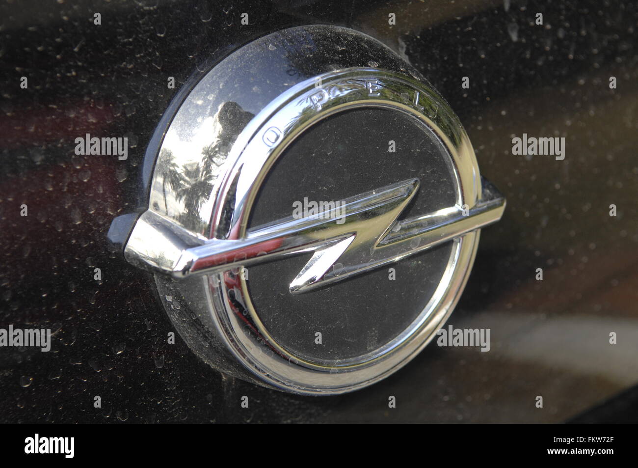 Opel badge hi-res stock photography and images - Alamy