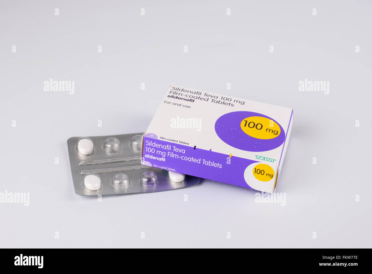 Packet of 100mg Sildenafil (generic Viagra) capsules against a white background Stock Photo