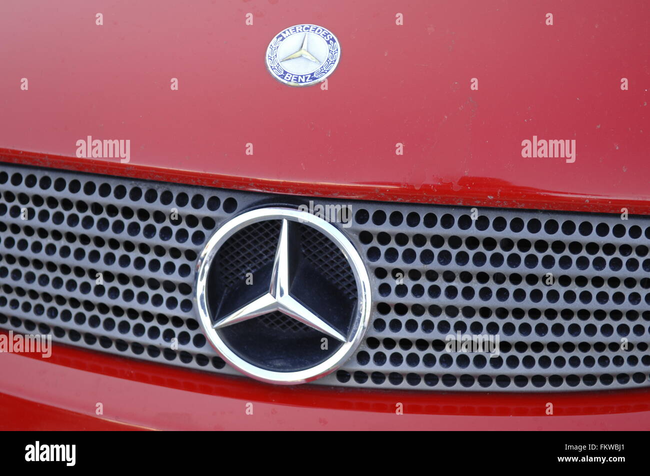 Mercedes-Benz Logo. Mercedes-Benz is a global automobile manufacturer Stock  Photo - Alamy