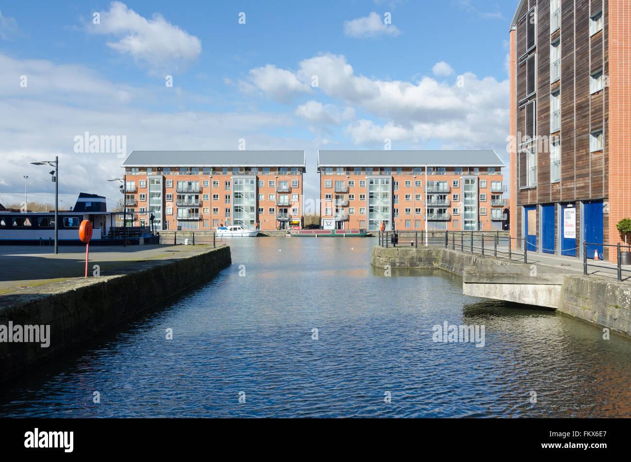 Waterside apartments at Gloucester Docks Stock Photo Alamy