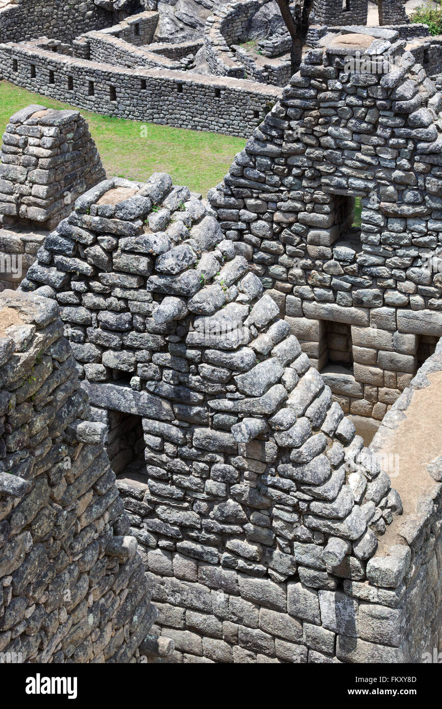 walls and ancient houses to Machu Picchu Stock Photo - Alamy