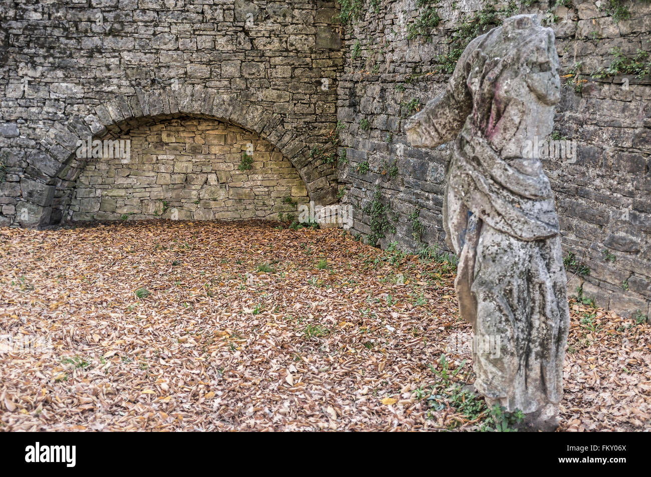 Statue without head hires stock photography and images Alamy