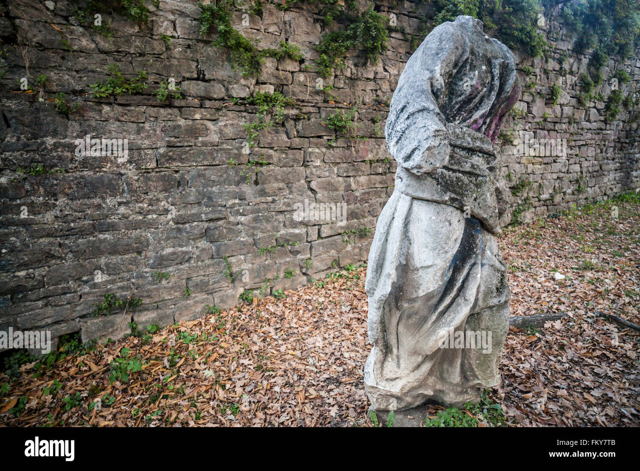 Statue without head hires stock photography and images Alamy