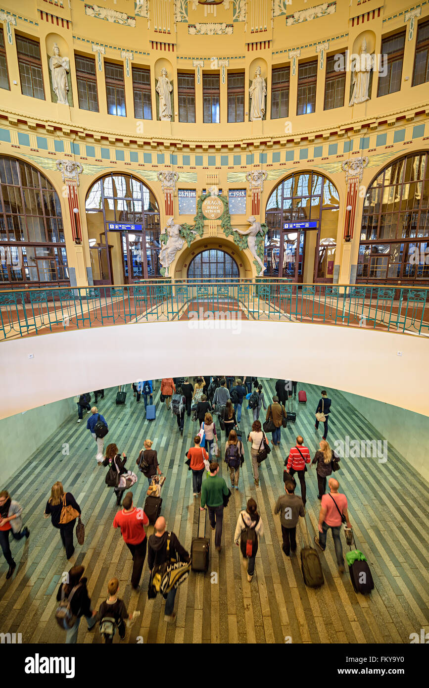 People going to a train platform on a Prage Main Station Stock Photo