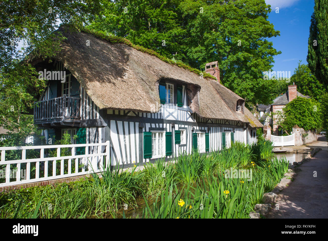 Tudor style house along the river Veules, Veules-les-Roses, Seine-Maritime, Upper Normandy, France Stock Photo