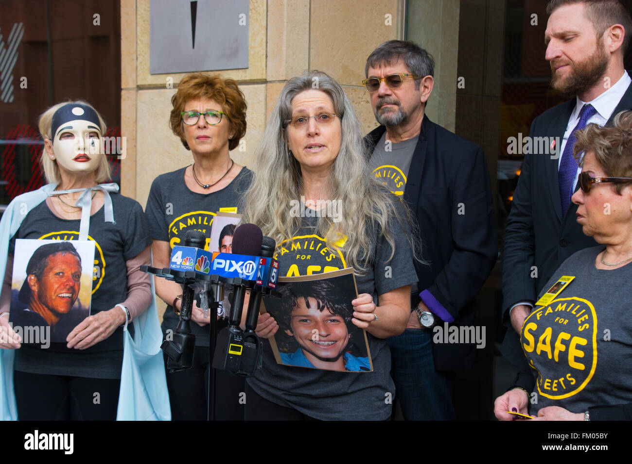 New York City, USA. 10th March, 2016. Amy Cohen, a founding member of Families for Safe Streets, holds a photo of her son who was killed in traffic nearr his school as she calls for speed cameras in all school zones to enhance safety for school children.  The call came at the start of the Vision Zero Cities conference at New York University of traffic safety advocates from a variety of locales. Credit:  M. Stan Reaves/Alamy Live News Stock Photo