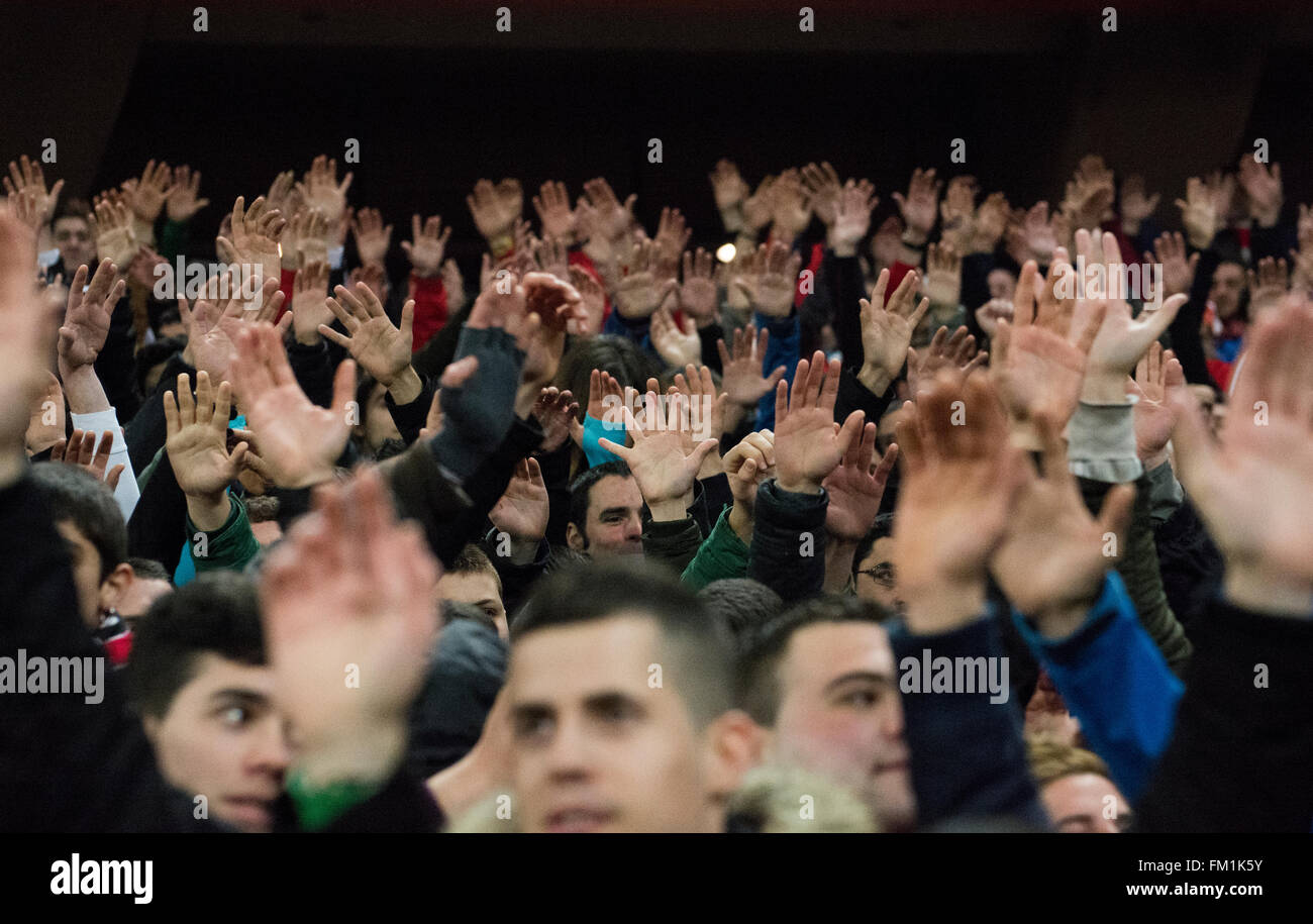 Bilbao, Spain. 10th March, 2016. Athletic Club's supporters cheering their team during football match of round of 16 of UEFA Europe League between Athletic Club and Valencia CF at San Mames Stadium on March 10, 2016 in Bilbao, Spain. Credit:  David Gato/Alamy Live News Stock Photo