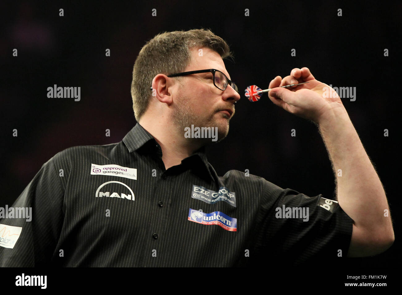 James wade darts hi res stock photography and images Alamy