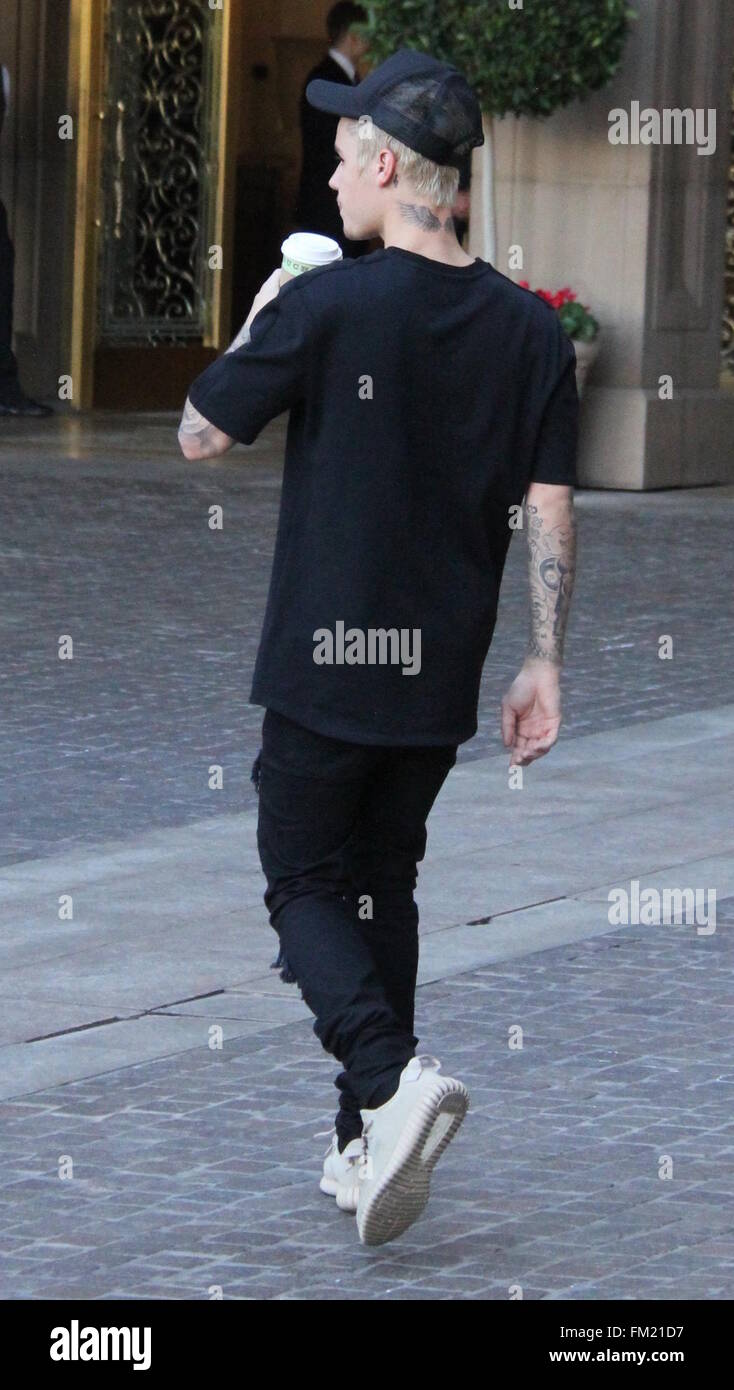 Justin Bieber gets coffee in Beverly Hills Featuring: Justin Bieber ...