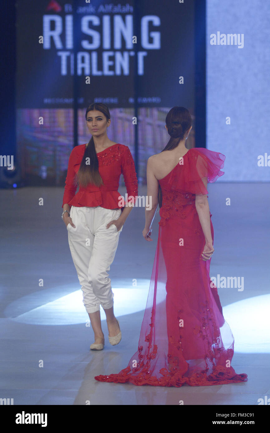 Pakistani Supermodel Pakistani fashion week hi-res stock photography and images - Alamy