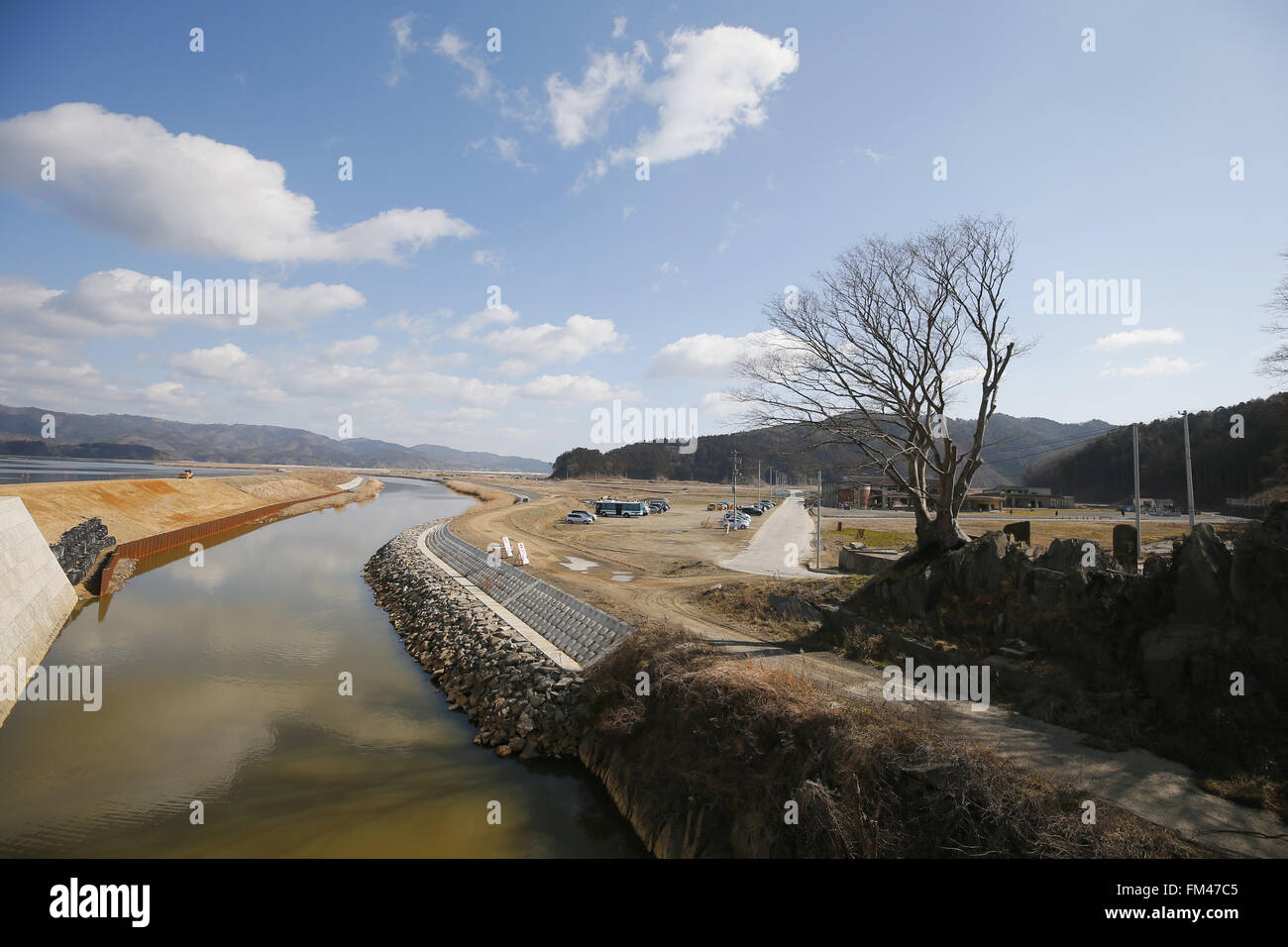 Sea Defences And The Remains Of Okawa Elementary School On March 11 Stock Photo Alamy