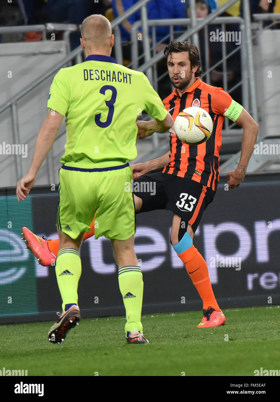 Lviv, Ukraine. 10th March, 2016. Olivier Deschacht (L) of Anderlecht vies for the ball with Darijo Srna (R) of Shakhtar during the UEFA Europa League round of 16, first leg soccer match between Shakhtar Donetsk and Anderlecht at the Arena Lviv stadium in Lviv, Ukraine, 10 March 2016. Credit:  Mykola Tys/Alamy Live News Stock Photo