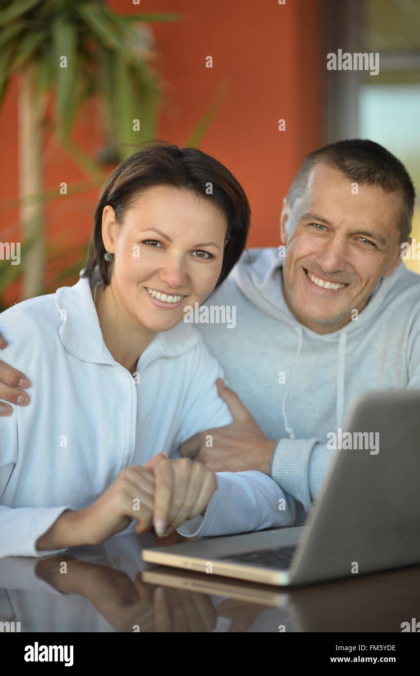 couple with laptop Stock Photo - Alamy