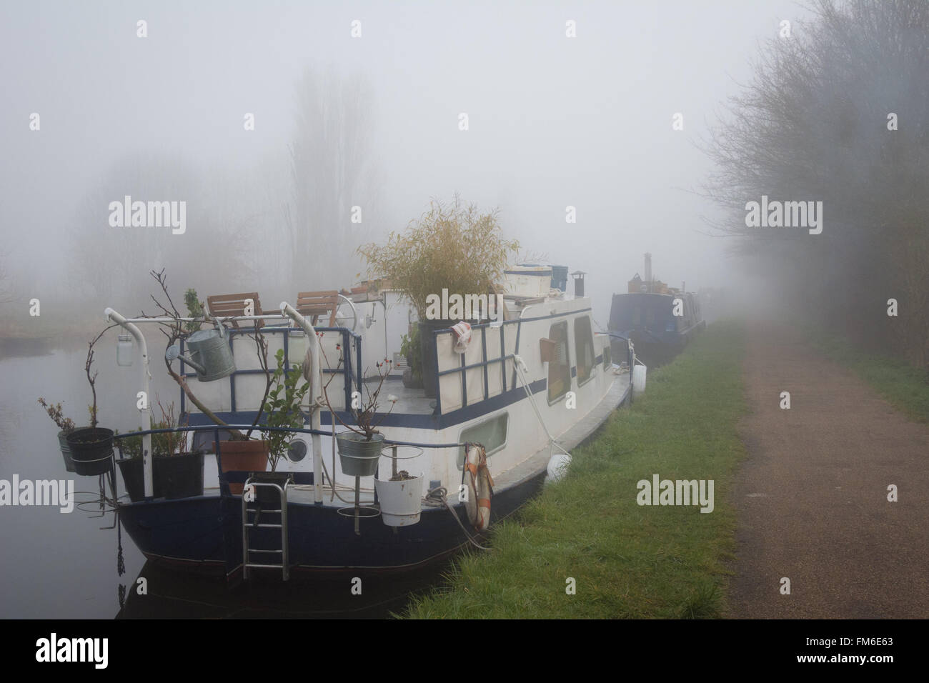 Houseboats in dense fog on the River Lee Navigation in Tottenham Credit: Patricia Phillips/Alamy Live News Stock Photo