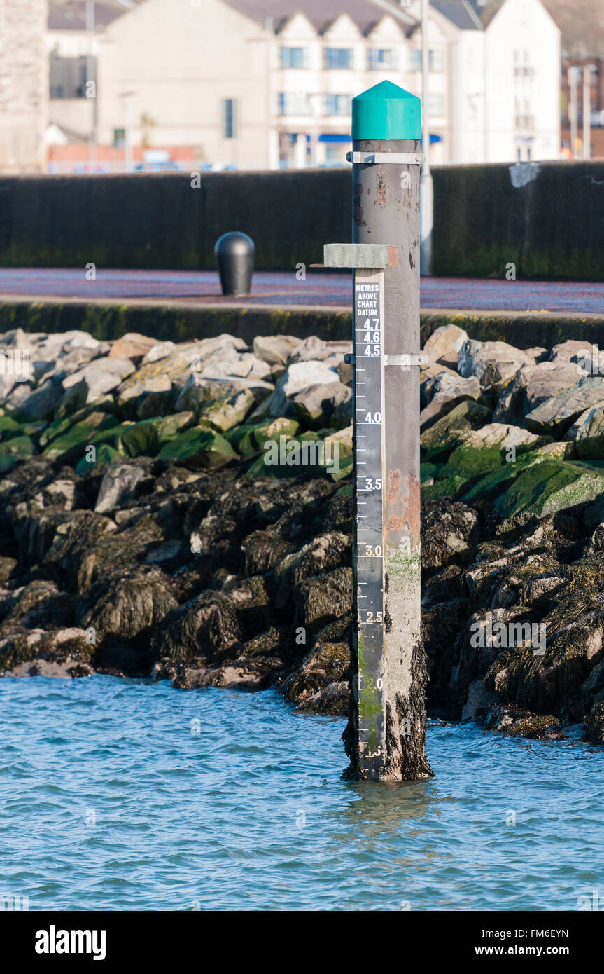 Water depth gauge at a harbour Stock Photo Alamy
