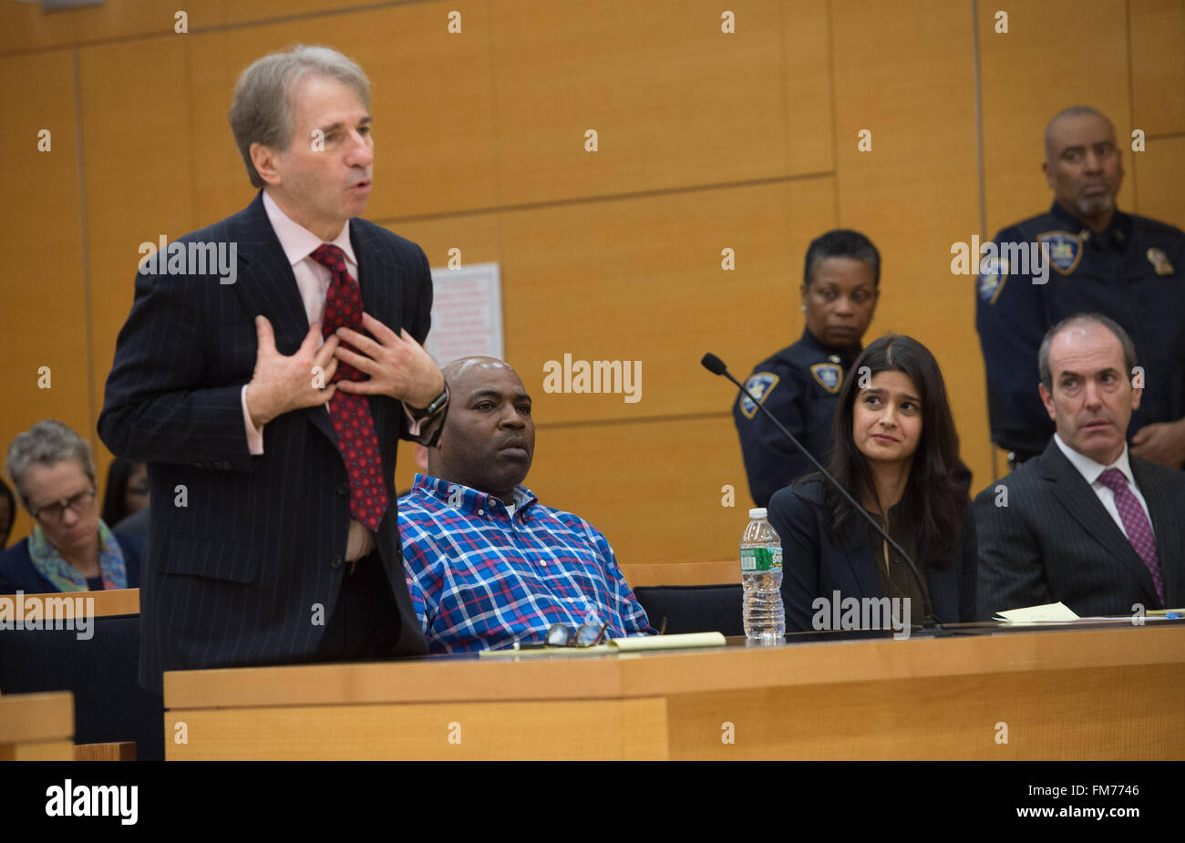 New York, NY, USA. 10th Mar, 2016. Attorney BARRY SCHECK speaks as Brooklyn District Attorney Ken Thompson following an investigation by his Conviction Review Unit, vacates a second-degree murder conviction against ANDRE HATCHETT, 49, seated center, who was wrongfully convicted of the charge 25 years ago, Brooklyn Supreme Court, Thursday, March 10, 2016. Credit:  Bryan Smith/ZUMA Wire/Alamy Live News Stock Photo