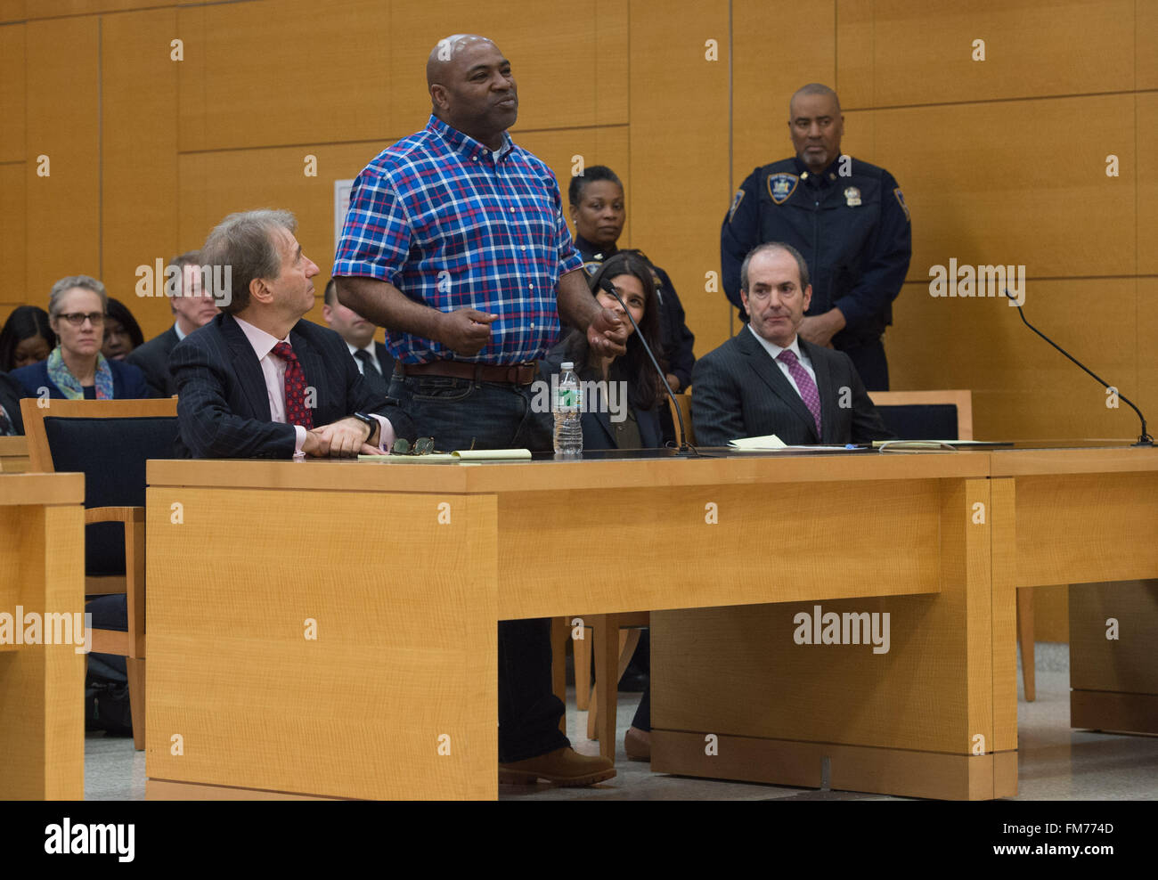 New York, NY, USA. 10th Mar, 2016. ANDRE HATCHETT speaks as Brooklyn District Attorney Ken Thompson, following an investigation by his Conviction Review Unit, vacates a second-degree murder conviction against him, Brooklyn Supreme Court, Thursday, March 10, 2016. Credit:  Bryan Smith/ZUMA Wire/Alamy Live News Stock Photo