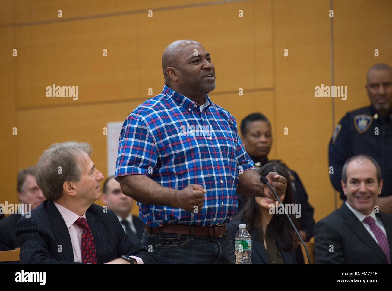 New York, NY, USA. 10th Mar, 2016. ANDRE HATCHETT speaks as Brooklyn District Attorney Ken Thompson, following an investigation by his Conviction Review Unit, vacates a second-degree murder conviction against him, Brooklyn Supreme Court, Thursday, March 10, 2016. Credit:  Bryan Smith/ZUMA Wire/Alamy Live News Stock Photo