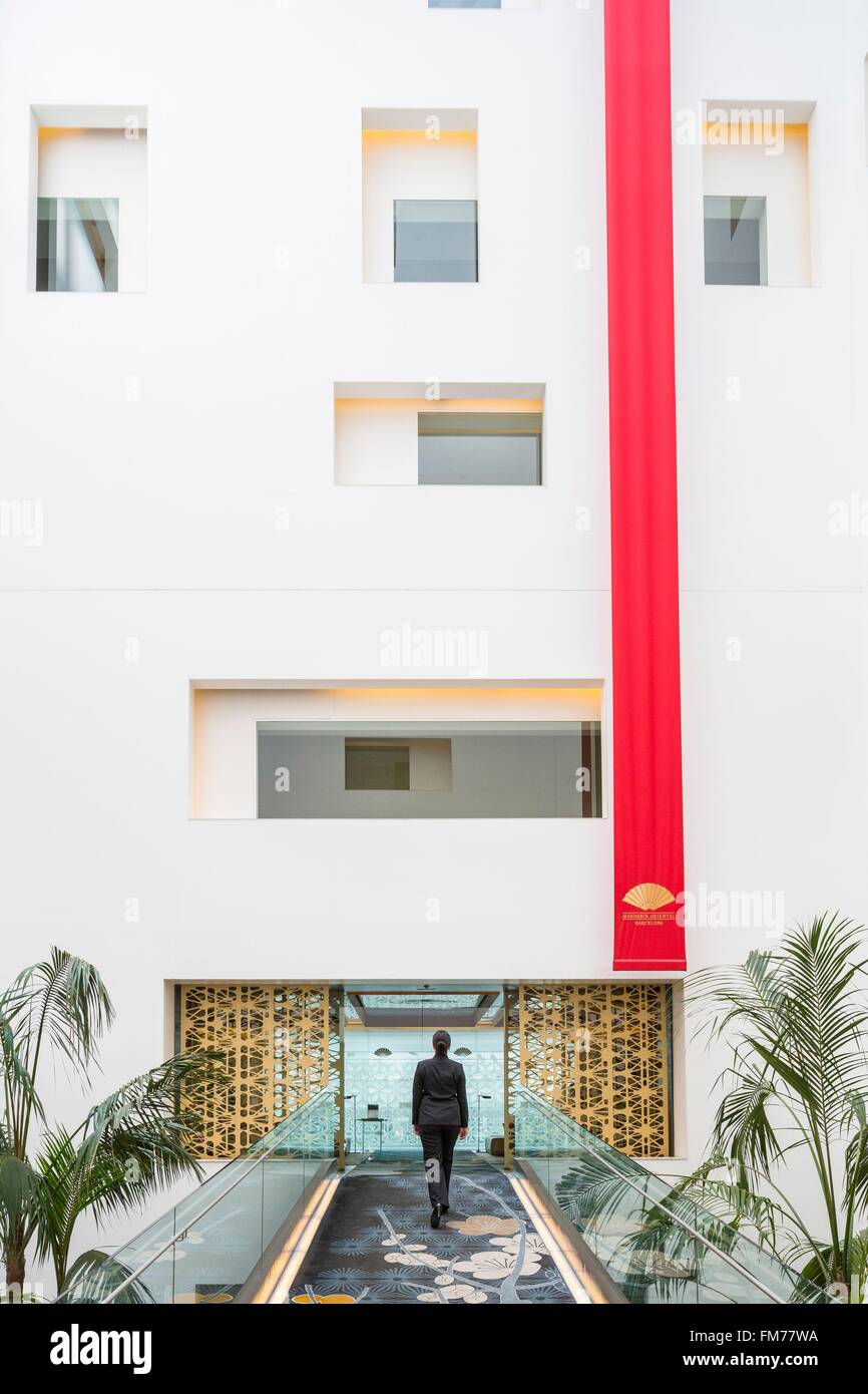 Spain, Catalonia, Barcelona, Eixample, Passeig de Gracia, the Mandarin Oriental Hotel, luxury hotel designed by architects Carlos Ferrater and Joan Trias de Bes and opened in 2009, entrance Stock Photo