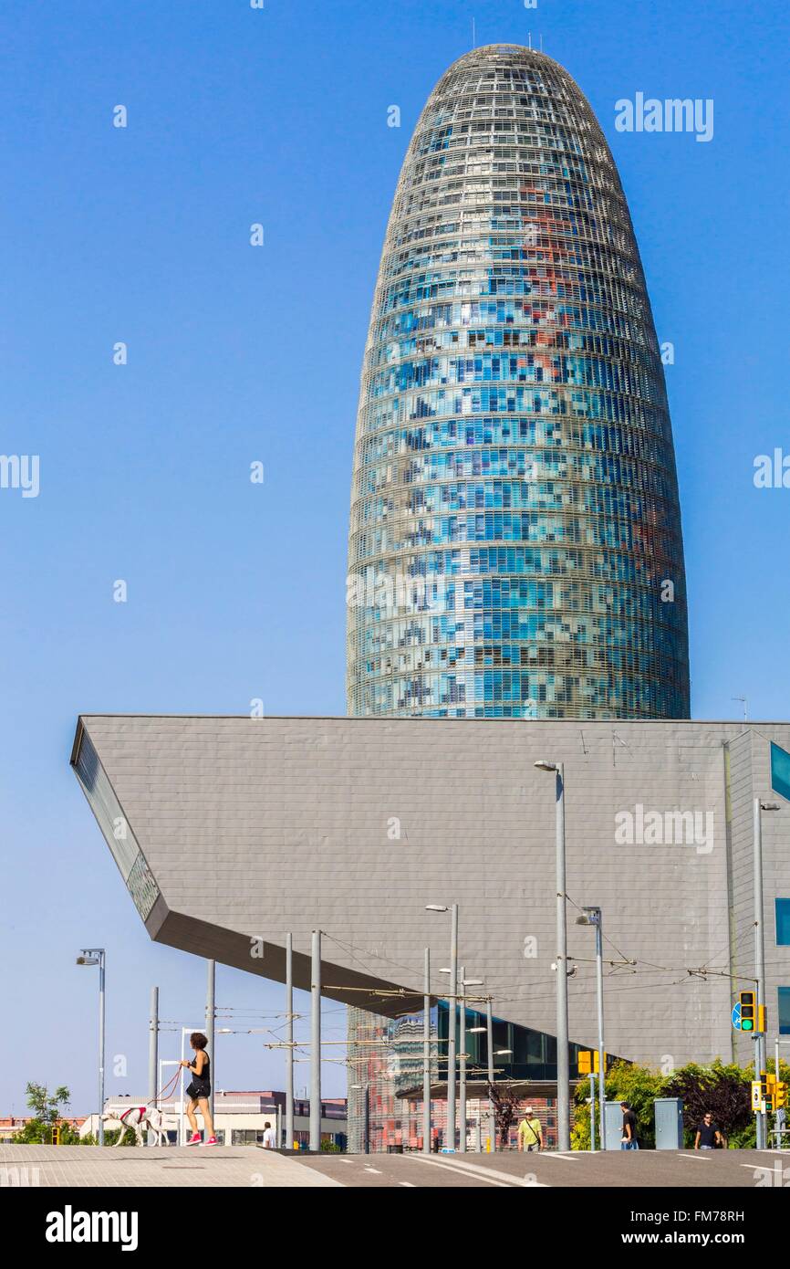 Spain, Catalonia, Barcelona, Poblenou, Placa de les Glories Catalanes, the Design Museum (Museu del Disseny) designed by the firm MBM Arquitectes Architects and opened in 2014 with basically the Agbar Tower (2005) by French architect Jean Nouvel Stock Photo