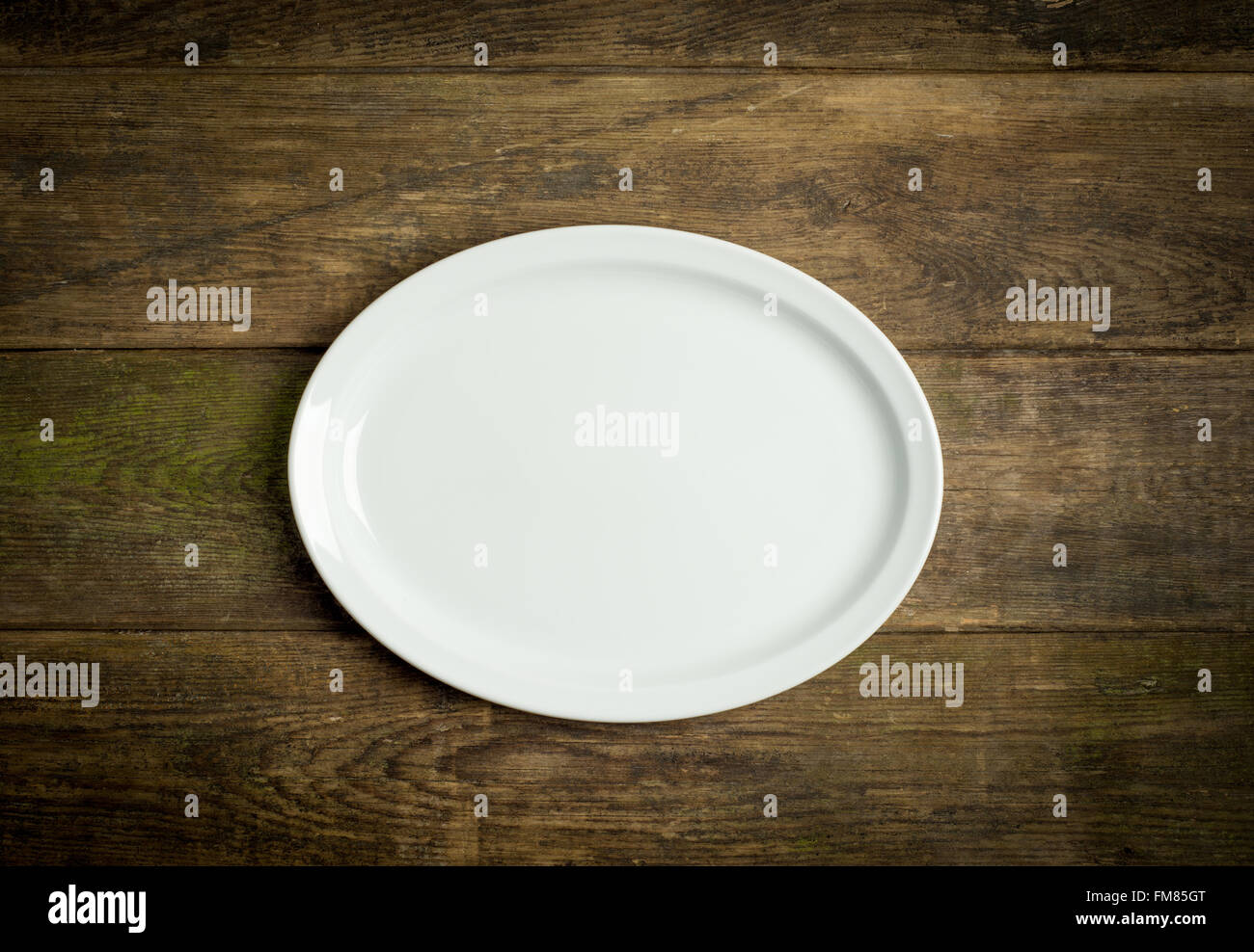 Empty white plate on rustic wooden background Stock Photo - Alamy