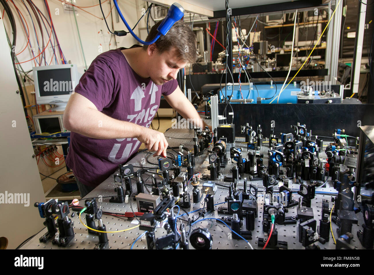 Experimental setup in a laser laboratory at the Institute for Experimental  Physics in Dusseldorf, Germany Stock Photo - Alamy