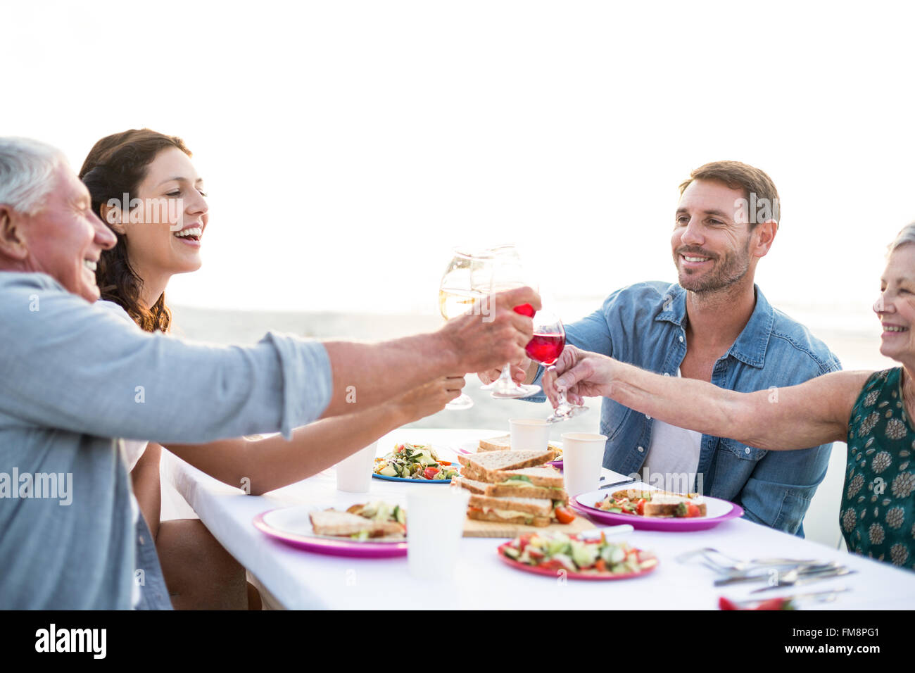 Family picnic beach hi-res stock photography and images - Alamy
