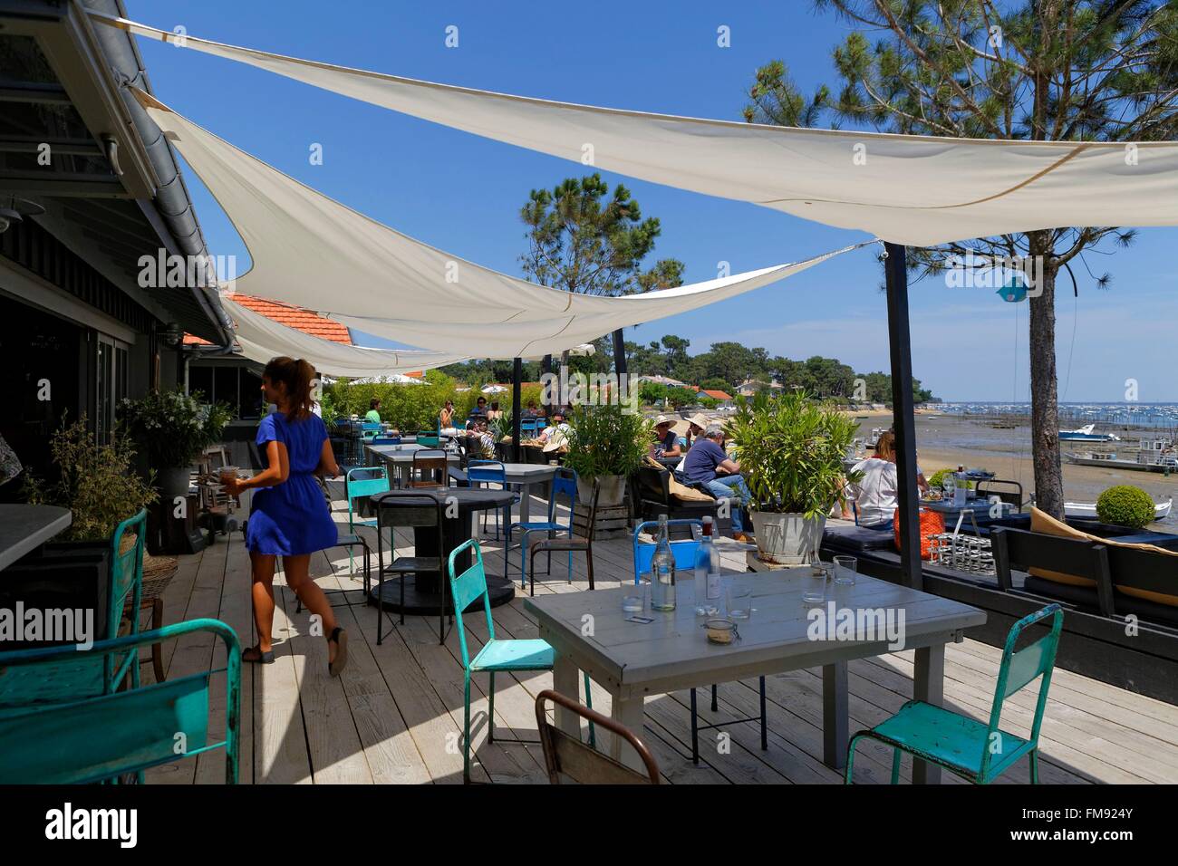 France, Gironde, Bassin d'Arcachon, Cap Ferret, Canon village, La Canfouine  oyster restaurant Stock Photo - Alamy