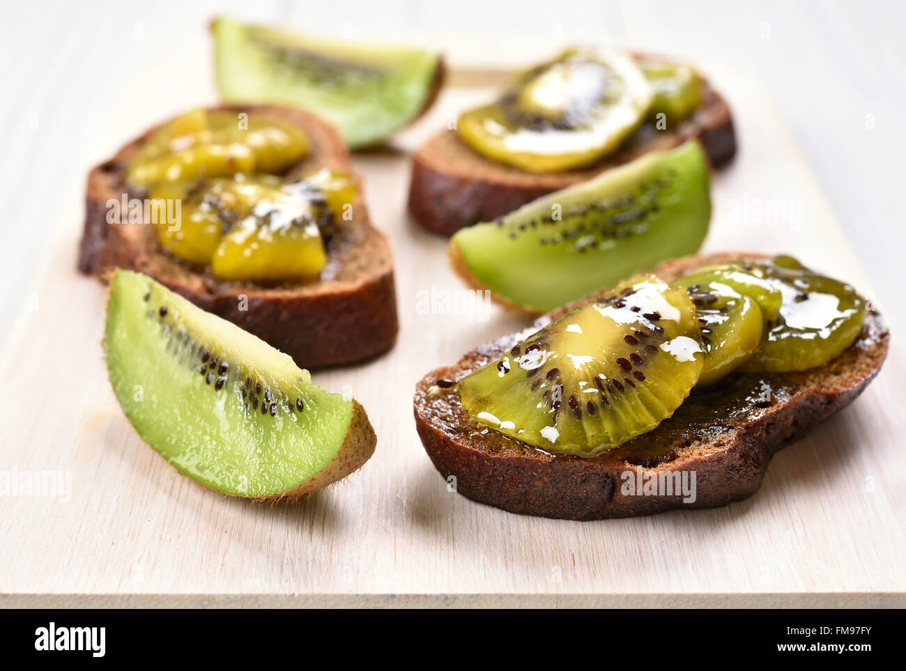 Kiwi marmalade on bread, close up view Stock Photo - Alamy
