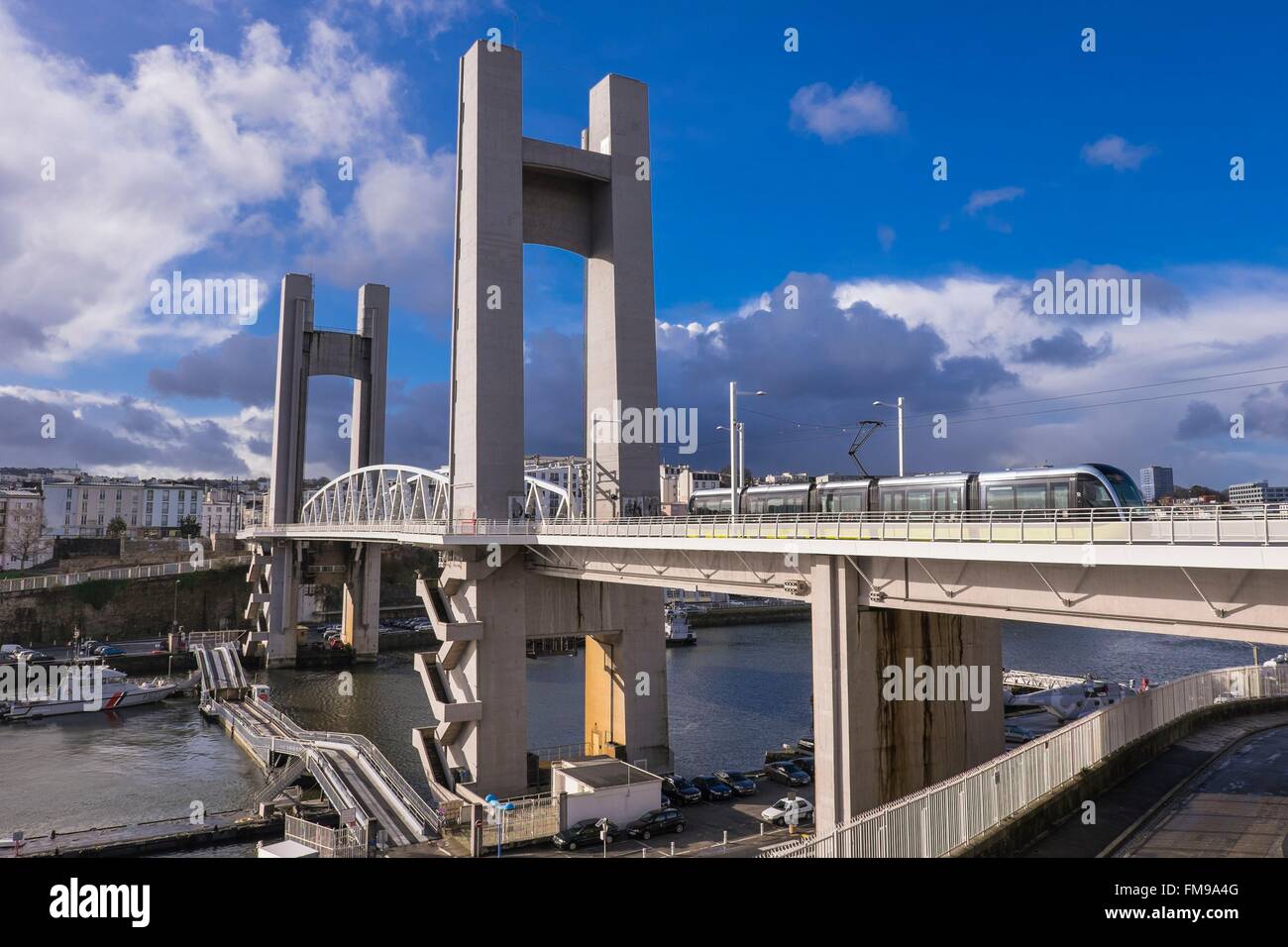 France, Finistere, Brest, the new Recouvrance bridge span is a lift bridge that crosses the Penfeld river Stock Photo