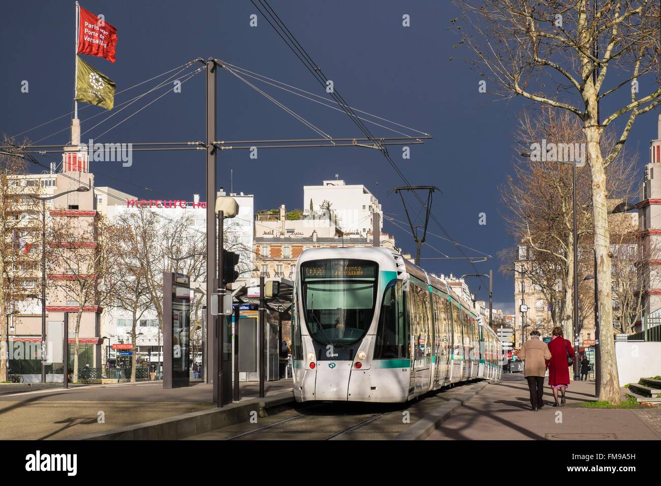 Paris tramway hi-res stock photography and images - Alamy