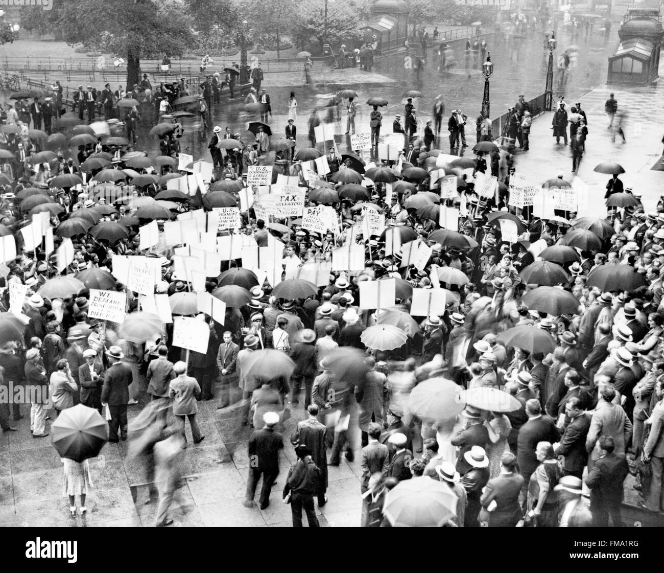 Great Depression, USA. Crowd of depositors gathering outside the Bank of United States after its failure in 1931. The run on the bank is said to have started the collapse of banking during the Great Depression. Stock Photo