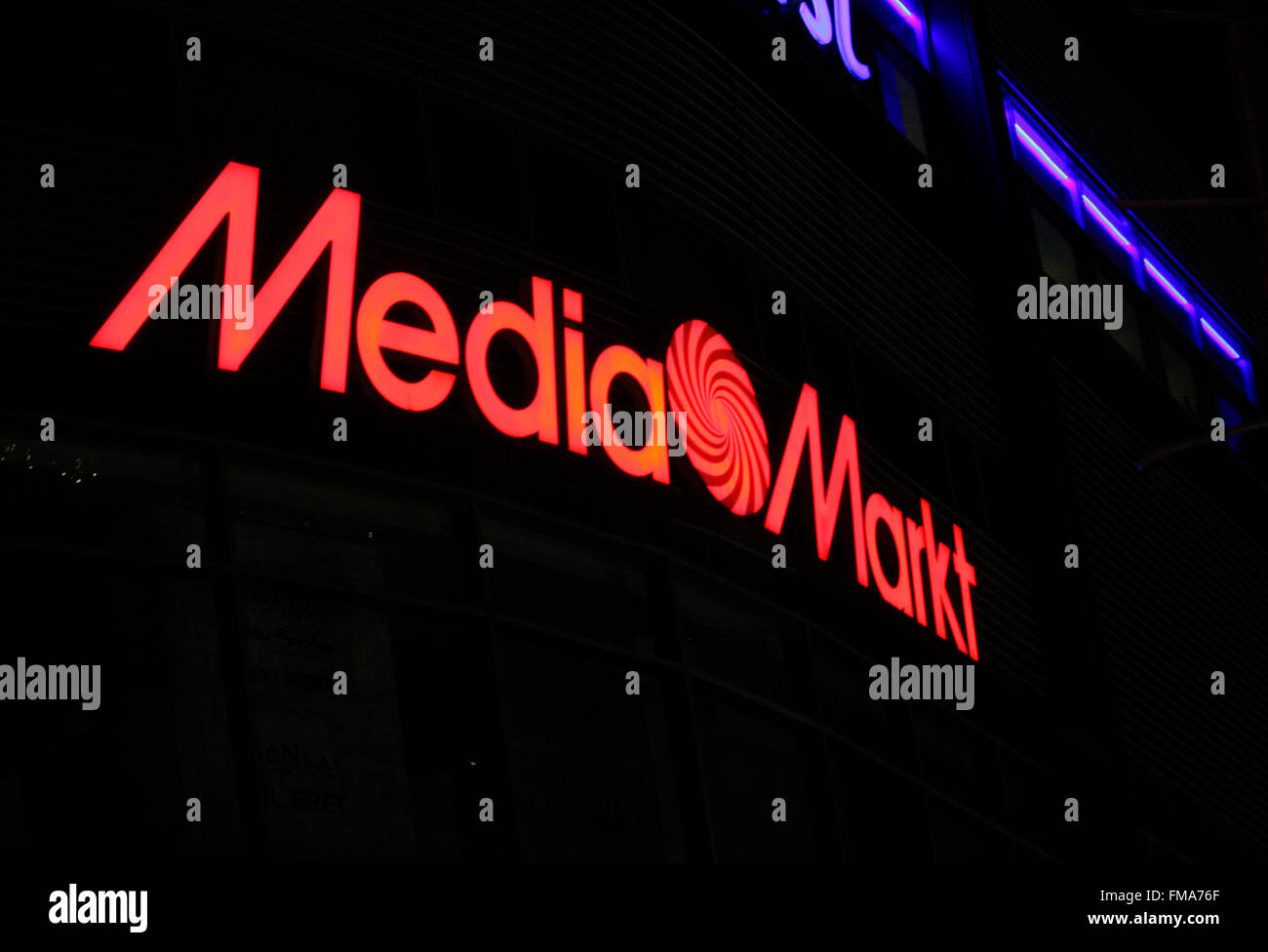 550 Mediamarkt Stock Photos, High-Res Pictures, and Images - Getty Images