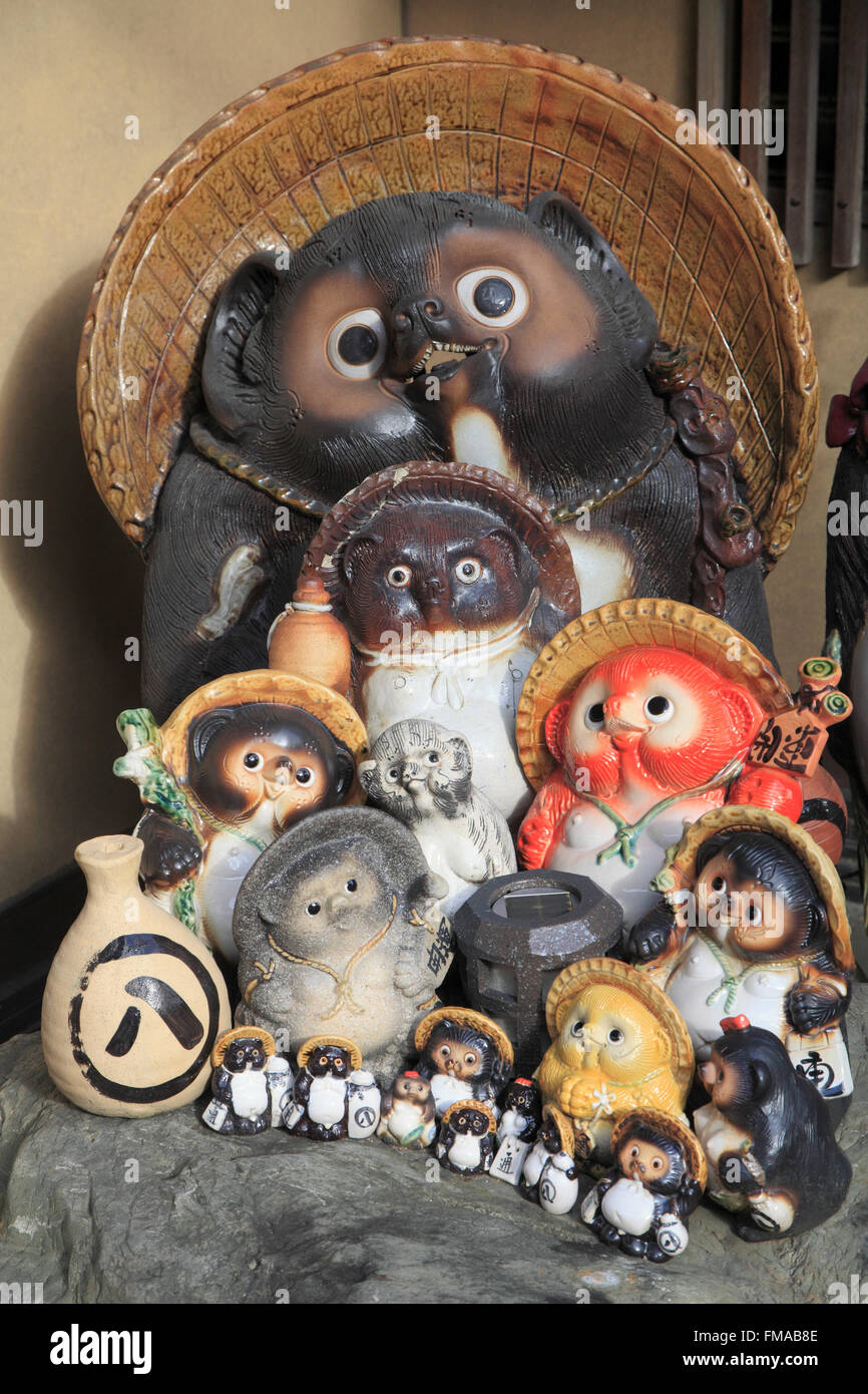 Japan; Kyoto, tanuki racoon statues Stock Photo Alamy