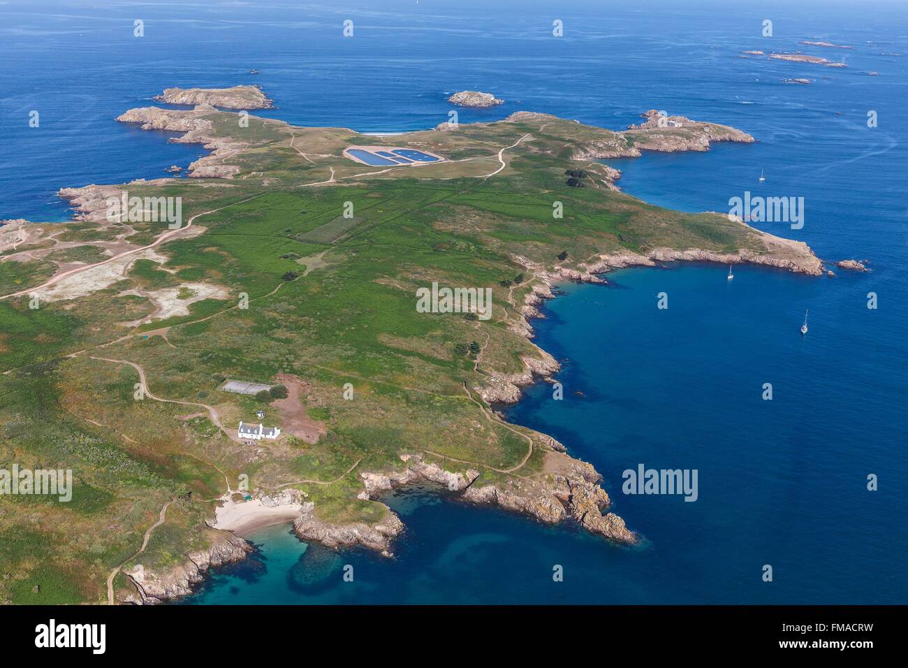 France, Morbihan, Ile d'Houat, Port Navallo, Er Hastellic, Beg Run er Vilaine, Beg er Vachif (aerial view) Stock Photo