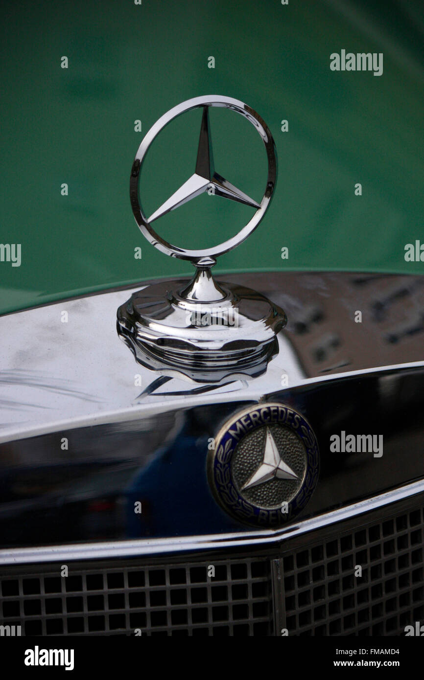 Mercedes stern hi-res stock photography and images - Page 3 - Alamy