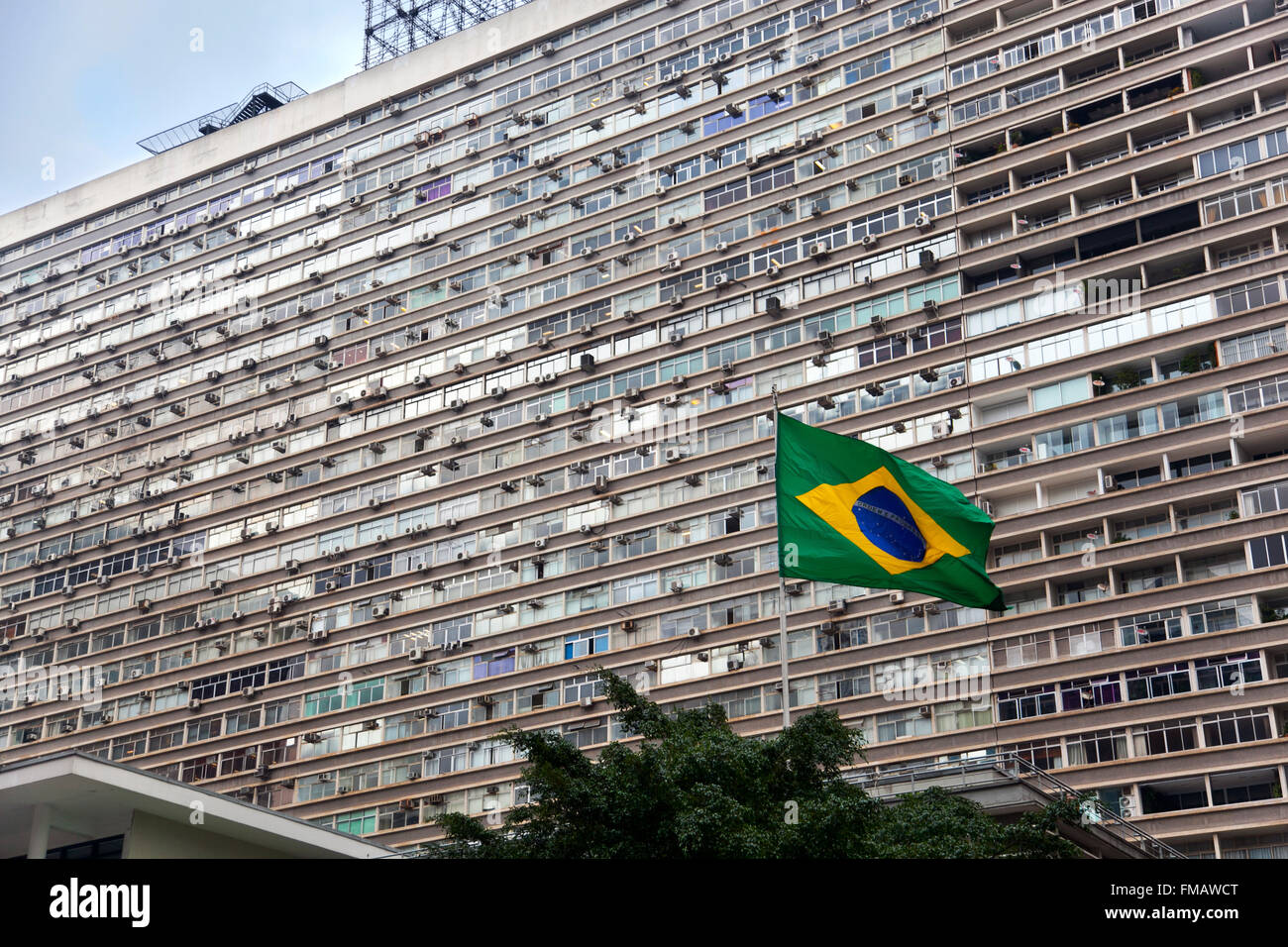 Large block (Conjunto Nacional builiding) with outside air conditioner units on Paulista Avenue, Sao Paulo, Brazil Stock Photo