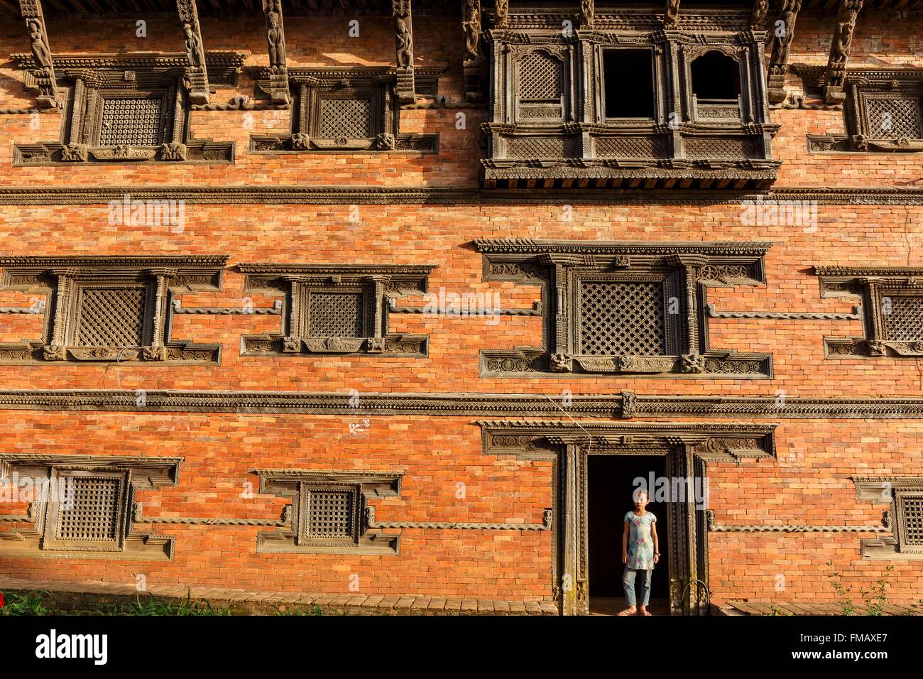Nepal, Bagmati zone, Nuwakot, girl before the Sat Tale Durbar (seven storey palace) Stock Photo
