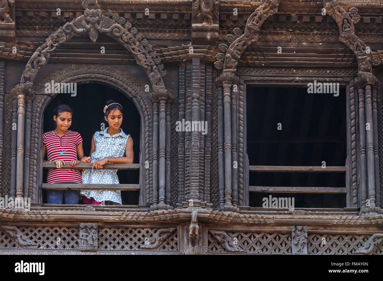 Nepal, Bagmati zone, Nuwakot, girls at Sat Tale Durbar (seven storey palace) window Stock Photo